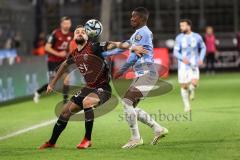 3. Liga; TSV 1860 München - FC Ingolstadt 04; Zweikampf Kampf um den Ball David Kopacz (29, FCI) Kwadwo Leroy (21 TSV)