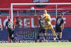 3. Liga; FC Ingolstadt 04 - TSV 1860 München; Torwart Marius Funk (1, FCI) boxt ball weg