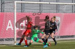 2. Frauen-Bundesliga - Saison 2021/2022 - FC Ingolstadt 04 - Eintracht Frankfurt II - Maier Ramona (#18 FCI) - Altenburg Lina Torwart Frankfurt - Janser Malin #14 Frankfurt - Foto: Meyer Jürgen