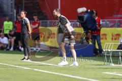 Toto-Pokal Finale; Würzburger Kickers - FC Ingolstadt 04; Co-Trainer Fabian Reichler (FCI)Cheftrainerin Sabrina Wittmann (FCI) an der Seitenlinie, Spielerbank