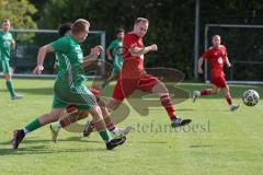 Kreisklasse - Saison 2025/26- TSV Lenting - SV Eitensheim - Denis Bronzel grün Lenting - Ali Ata rot Eitensheim links- Foto: Meyer Jürgen