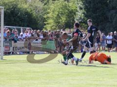 Relegation - Saison 2025/26 - SV Karlskron - FC Geisenfeld - Johannes Lehner TW Karlskron  - Kilian Thunig grün Geisenfeld vergibt einen 100% Torschance - Foto: Meyer Jürgen