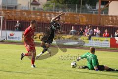 Kreispokal - Saison 2025/26- SV Eitensheim- TSV Gaimersheim  - Florian Trini rot Eitensheim - Domenic Raimann schwarz Gaimersheim - Lukas Strasse Torwart Eitensheim - Foto: Meyer Jürgen