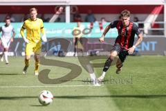 3. Liga; FC Ingolstadt 04 - Rot-Weiss Essen; Tim Heike (9, FCI) Torwart Golz Jakob (1 RWE) Torchance verpasst