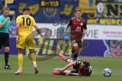 3.Liga - Saison 2023/2024 - FC Ingolstadt 04 -  1. FC Saarbrücken - Jannik Mause (Nr.7 - FCI) - Kasim Rabihic (Nr.10 - Saarbrücken) - Foto: Meyer Jürgen