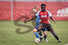 Kreisliga - Saison 2026/27- Türkisch SV Ingolstadt - SV Hundszell - Boubacarr Saho rot Türkisch  - Manuel Wittmann blau Hundszell - Foto: Meyer Jürgen