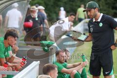 Testspiel - Saison 2025/26 - SV Manching - TSV Gaimersheim - Cheftrainer Cüneyt Köz (SV Manching) mit Taktiktafel - XXXXX - Foto: Meyer Jürgen