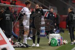 3. Liga - Saison 2024/25 - FC Ingolstadt 04 - SpVgg Unterhaching - Elias Decker (Nr.3 - FCI) wird eingewechselt - Fabian Reichler CO Trainer fci - Foto: Meyer Jürgen