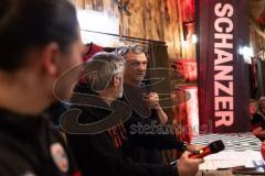 3. Liga; FC Ingolstadt 04 - Fantreffen im Sport-Treff Senners Alm, volles Haus; Interview Stadionsprecher Italo Mele mit Geschäftsführers Dietmar Beiersdorfer (FCI Sport Kommunikation), Cheftrainerin Sabrina Wittmann (FCI)