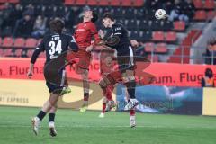 3. Liga; FC Ingolstadt 04 - SC Verl; Kopfball Ognjen Drakulic (30, FCI) Ens Martin (5 Verl) Otto Fynn (34 Verl)