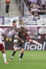 3. Liga; FC Ingolstadt 04 - VfL Osnabrück; Jonas Scholz (15, FCI) Zweikampf Kampf um den Ball Goguadze Nikky (9 VFL)