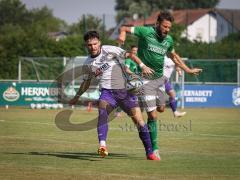 Freundschaftsspiel - FC Gerolfing - VFR Neuburg - Christian Träsch (Nr.3 - FC Gerolfing) - Efekan Eroglu (Nr.8 - VFR Neuburg) - Foto: Meyer Jürgen