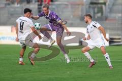 Toto-Pokal; SV Wacker Burghausen - FC Ingolstadt 04; Zweikampf Kampf um den Ball Vinko Šapina (41, FCI) Ben Hagmeyer (8 SVWB)