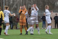 2. Bundesliga Frauen - Saison 2024/25 - FC Ingolstadt 04 Frauen - FC Bayern München - Abklatschen vor dem Spiel - XXXXX - Foto: Meyer Jürgen