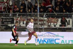 3. Liga; FC Viktoria Köln - FC Ingolstadt 04; Zweikampf Kampf um den Ball Yann Sturm (7, FCI) Wolf Lucas (21 VK)