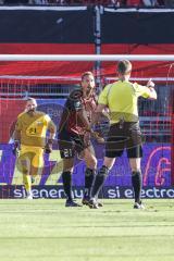 3. Liga; FC Ingolstadt 04 - TSV 1860 München; beschwert sich Tobias Schröck (21, FCI)