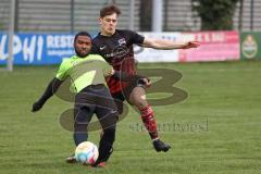 Kreisklasse  Saison 2022/2023 - GW Ingolstadt - SV Stammham - Abdullahi Usman grün GW Ing - Michael Kraft schwarz Stammham - Foto: Meyer Jürgen