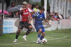 Kreisliga - Saison 2026/27- Türkisch SV Ingolstadt - SV Hundszell - Maximilan Blattner blau Hundszell - Umut Yürükal rot Türkisch  - Foto: Meyer Jürgen