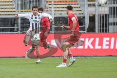 3. Liga; TSV Havelse - FC Ingolstadt 04; Zweikampf Kampf um den Ball Fredrik Carlsen (8, FCI) Grzywacz Eryk (12 TSV) Belkahia Semi (4 TSV)