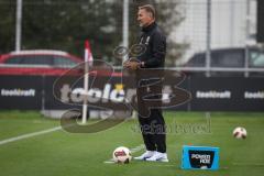 Saison 2026/27 - Freundschaftsspiel - 1. FC Nürnberg - FC Ingolstadt 04 - Cheftrainer Achim Beierlorzer (FCI) macht sich Notizen - XXXXX - Foto: Meyer Jürgen