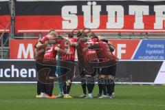 3.Liga - Saison 2022/2023 - FC Ingolstadt 04 -  - FC Freiburg II - Die Mannschaft bildet einen Kreis vor dem Spiel - Foto: Meyer Jürgen