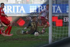 3. Liga - Saison 2025/26 - SV Wehen/Wiesbaden - FC Ingolstadt 04  - Max Plath (Nr.14 - FCI) schiesst den 1:1 Ausgleichstreffer - jubel - Torwart Noah Brdar (Nr.31 - Wiesbaden) - Foto: Meyer Jürgen