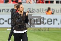 3. Liga; FC Ingolstadt 04 - SSV Jahn Regensburg; Spieler bedanken sich bei den Fans Cheftrainerin Sabrina Wittmann (FCI)