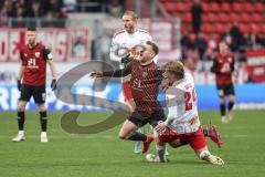 3. Liga; FC Ingolstadt 04 - 
Rot-Weiss Essen; Götze Felix (24 RWE) foult Jannik Mause (7, FCI) danach Gelb Rote Karte