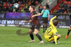 3. Liga; FC Ingolstadt 04 - Borussia Dortmund II; Zweikampf Kampf um den Ball Simon Lorenz (32, FCI) Pohlmann Ole (30 BVB2)