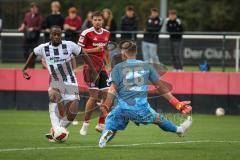 Saison 2026/27 - Freundschaftsspiel - 1. FC Nürnberg - FC Ingolstadt 04 - Joseph Ganda (Nr.16 - FCI) mit einer Torchance - Torwart Christian Mathenia (Nr.26 - FCN) - Foto: Meyer Jürgen