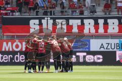 3.Liga - Saison 2022/2023 - FC Ingolstadt 04 -  1. FC Saarbrücken - Die Mannschaft bildet einen Kreis vor dem SpielFoto: Meyer Jürgen