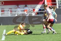 2. Frauen-Bundesliga; FC Ingolstadt 04 - SC Sand; Torwartin Baum Jule (1 Sand) Penzkofer Nina (29 FCI) Rotzinger Anne (15 Sand) Torchance verpasst