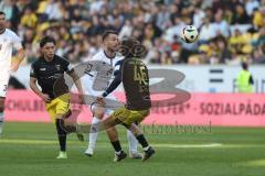 3. Liga - Saison 2024/25 - Alemannia Aachen - FC Ingolstadt 04  - Max Besuschkow (Nr.17 - FCI) - Gianluca Gaudino (Nr.46 - Alemannia Aachen) - Foto: Meyer Jürgen