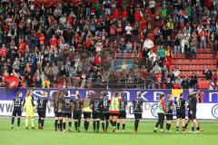 DFB - Pokal - Frauen - Saison 2022/2023 - FC Ingolstadt 04 -  FC Bayern München - Nach dem Spiel - Die Spielerinnen bedanken sich bei den Fans - Foto: Meyer Jürgen
