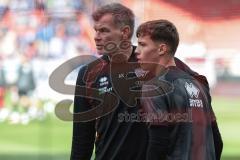 3. Liga; FC Ingolstadt 04 - MSV Duisburg; vor dem Spiel Torwart-Trainer Alexander Kunze (FCI) Torwart David Klein (47, FCI)