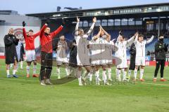 3. Liga; SV Wehen Wiesbaden - FC Ingolstadt 04; Spiel ist aus Sieg Jubel Freude Cheftrainerin Spieler bedanken sich bei den Fans