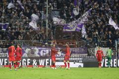 3. Liga; VfL Osnabrück - FC Ingolstadt 04; Spiel ist aus, Niederlage, hängende Köpfe Ognjen Drakulic (30, FCI) Simon Lorenz (32, FCI) Max Besuschkow (17, FCI) Julian Kügel (29, FCI) Max Plath (14 FCI) Torwart Kai Eisele (25, FCI)