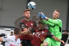 3.Liga - Saison 2023/2024 - SC Verl - FC Ingolstadt 04 - Yannick Deichmann (Nr.20 - FCI) verletzt sich bei dieser Situation und muss ausgewechselt werden - Torwart Luca Unbehaun (Nr.1 - Verl) -  Julian  Klügl (Nr.31 - FCI) - - Foto: Meyer Jürgen