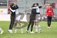 3. Liga; SV Wehen Wiesbaden - FC Ingolstadt 04; Spiel ist aus Sieg Jubel Freude Cheftrainerin Sabrina Wittmann (FCI) Sebastian Grönning (11, FCI) Co-Trainer Fabian Reichler (FCI) Max Besuschkow (17, FCI)