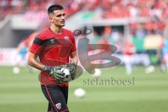 DFB-Pokal; FC Ingolstadt 04 - 1. FC Kaiserslautern; vor dem Spiel Torwart Simon Simoni (41, FCI) erstmals in Starelf