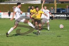 Kreisliga - Saison 2025/26- TSV Lichtenau - TSV Hohenwart - Bastian Wagner gelb Lichtenau - Bastian Mulock weiss Hohenwart - Foto: Meyer Jürgen