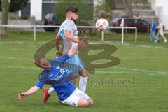Kreisklasse - Saison 2025/26- TSV Großmehring - SV Oberstimm-  - Maximilian Samweber blau Großmehring - Jonas Weidinger weiss Oberstimm  - Foto: Meyer Jürgen