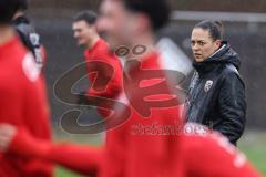 3. Liga; FC Ingolstadt 04 - Trainingsauftakt nach Winterpause; Cheftrainerin Sabrina Wittmann (FCI) beobachtet