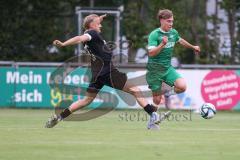 Bezirksliga - Saison 2025/26 - FC Gerolfing - VFR Garching - Timo Kraus grün Gerolfing im Alleingang - Staas Mitko schwarz Garching - Foto: Meyer Jürgen