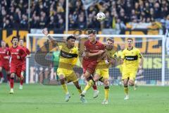 3. Liga; Alemannia Aachen - FC Ingolstadt 04; Zweikampf Kampf um den Ball Mads Borchers (9, FCI) Elekwa Emmanuel (14 AA)