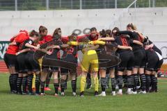 2. Frauen-Bundesliga - Saison 2021/2022 - FC Ingolstadt 04 - MSV Duisburg - Die Mannschaft bildet einen Kreis vor dem Spiel - Foto: Meyer Jürgen