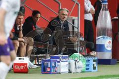 3. Liga; FC Ingolstadt 04 - Erzgebirge Aue; an der Seitenlinie, Spielerbank Cheftrainerin Sabrina Wittmann (FCI) Geschäftsführer Dietmar Beiersdorfer (FCI) Torwart-Trainer Philipp von Loeper (FCI)