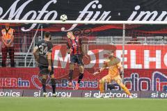 3. Liga; FC Ingolstadt 04 - SV Waldhof Mannheim; Mladen Cvjetinovic (19, FCI) rettet Torwart Marius Funk (1, FCI) Lukas Fröde (34, FCI)