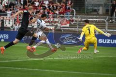 3. Liga - Saison 2026/27 - Victoria Köln - FC Ingolstadt 04  - Nishan Velupillay (Nr.28 - FCI) - Torwart Arne Schulz (Nr.1 - Viktoria Köln) - Meiko Sponsel (Nr.19 - Viktoria Köln) - Foto: Meyer Jürgen
