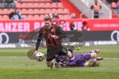 3. Liga; FC Ingolstadt 04 - VfB Stuttgart II; Foul dann Elfmeter Torwart Seimen Dennis (1 VFB) holt Sebastian Grönning (11, FCI) von den Beinen